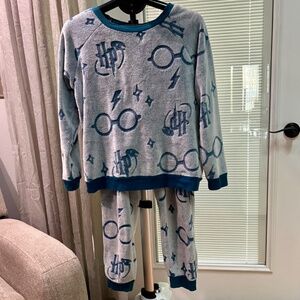 EUC Harry Potter Pajama Set for Ladies/Girls; Harry Potter Wizarding World